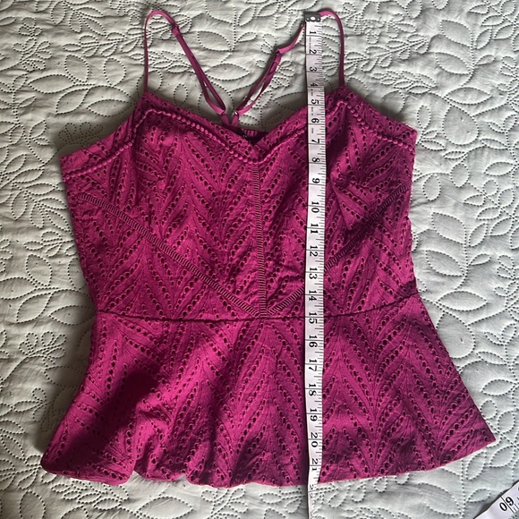White House Black Market Fuchsia Lace Eyelet Camisole Size 8 - Picture 9 of 12